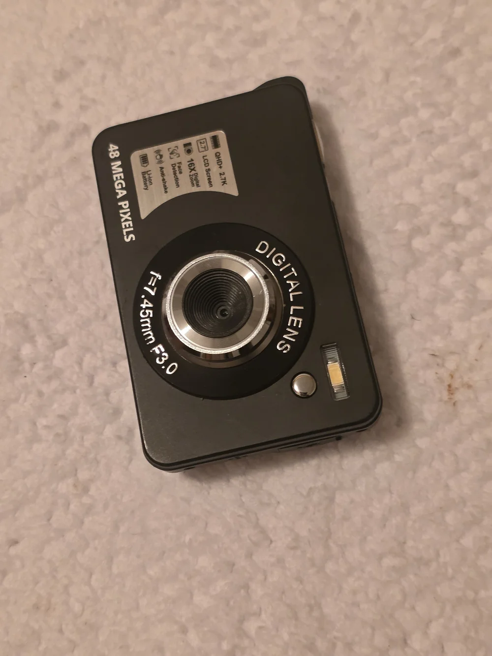 Compact Black Digital Camera with 48MP Resolution